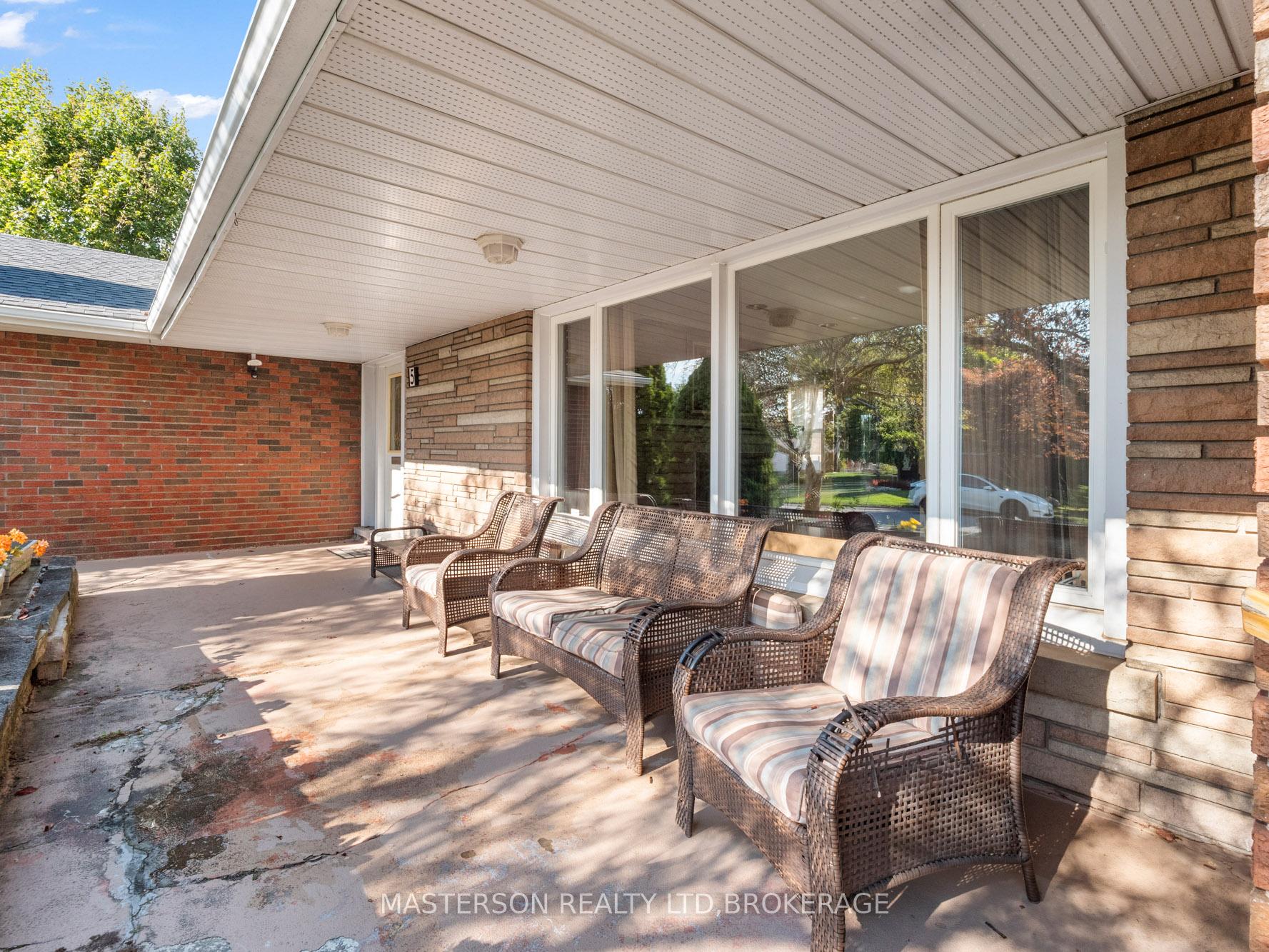 Photo 3 of 5 Burdy Drive, St. Catharines, Grapeview — HOMEH