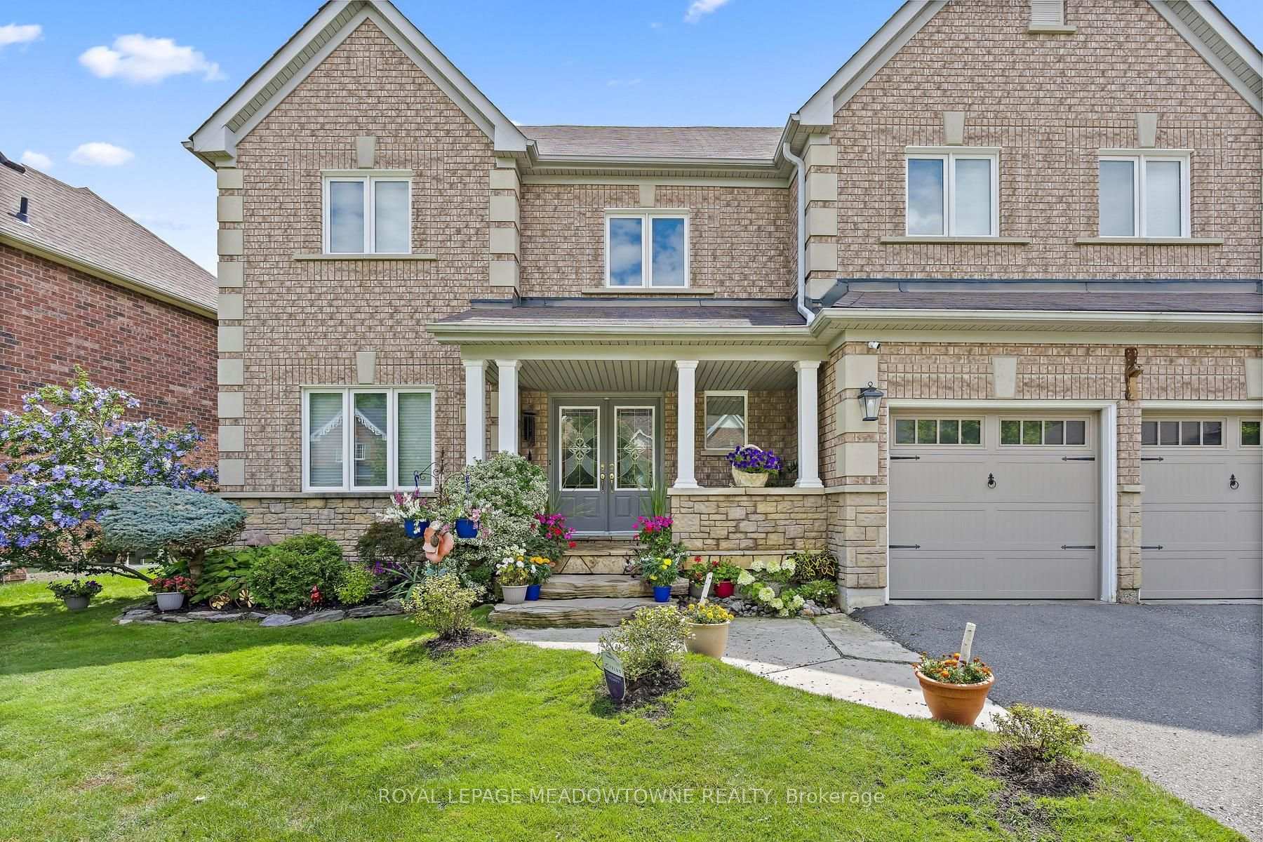 Photo 2 of 54 Grist Mill Drive, Halton Hills, Georgetown — HOMEH