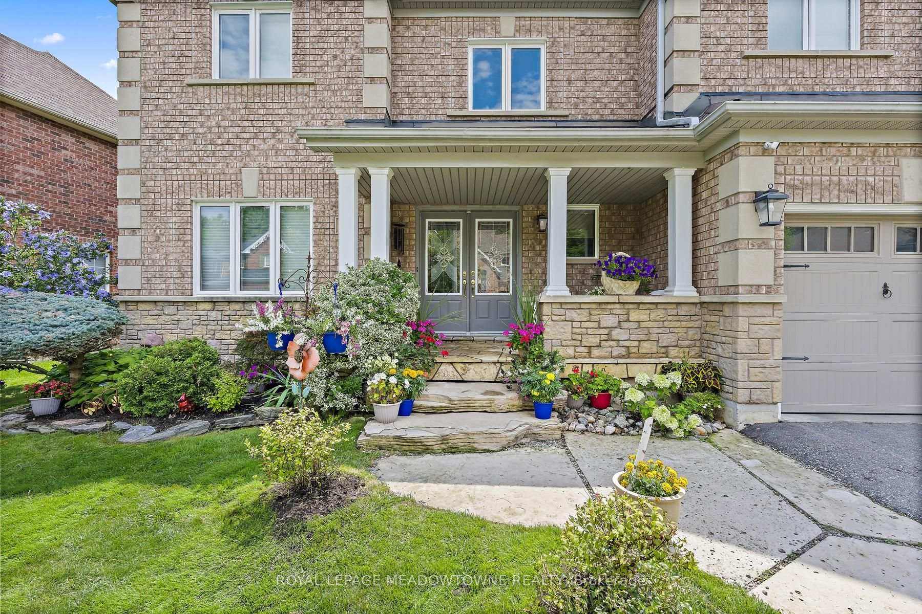 Photo 3 of 54 Grist Mill Drive, Halton Hills, Georgetown — HOMEH