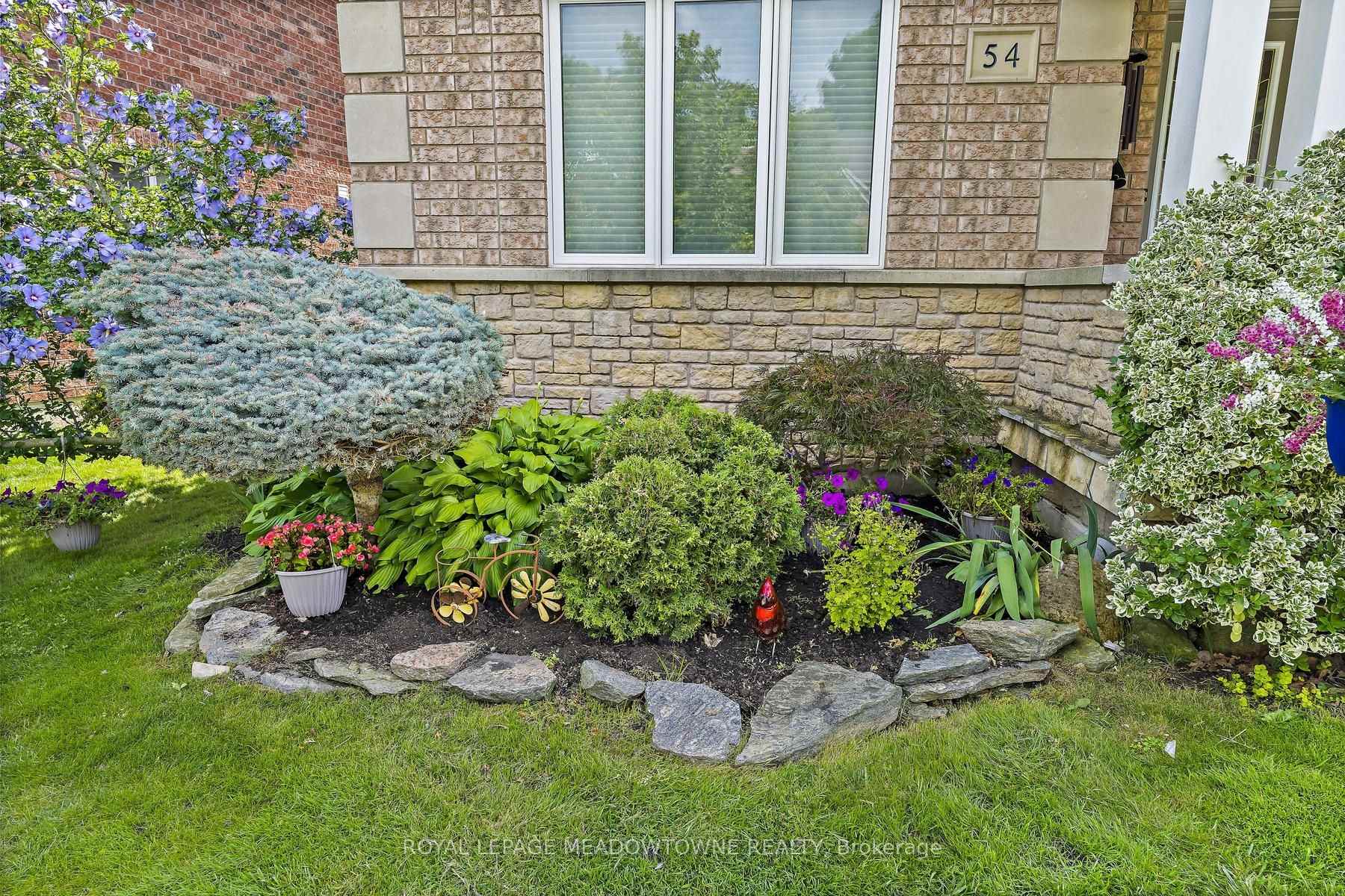 Photo 4 of 54 Grist Mill Drive, Halton Hills, Georgetown — HOMEH