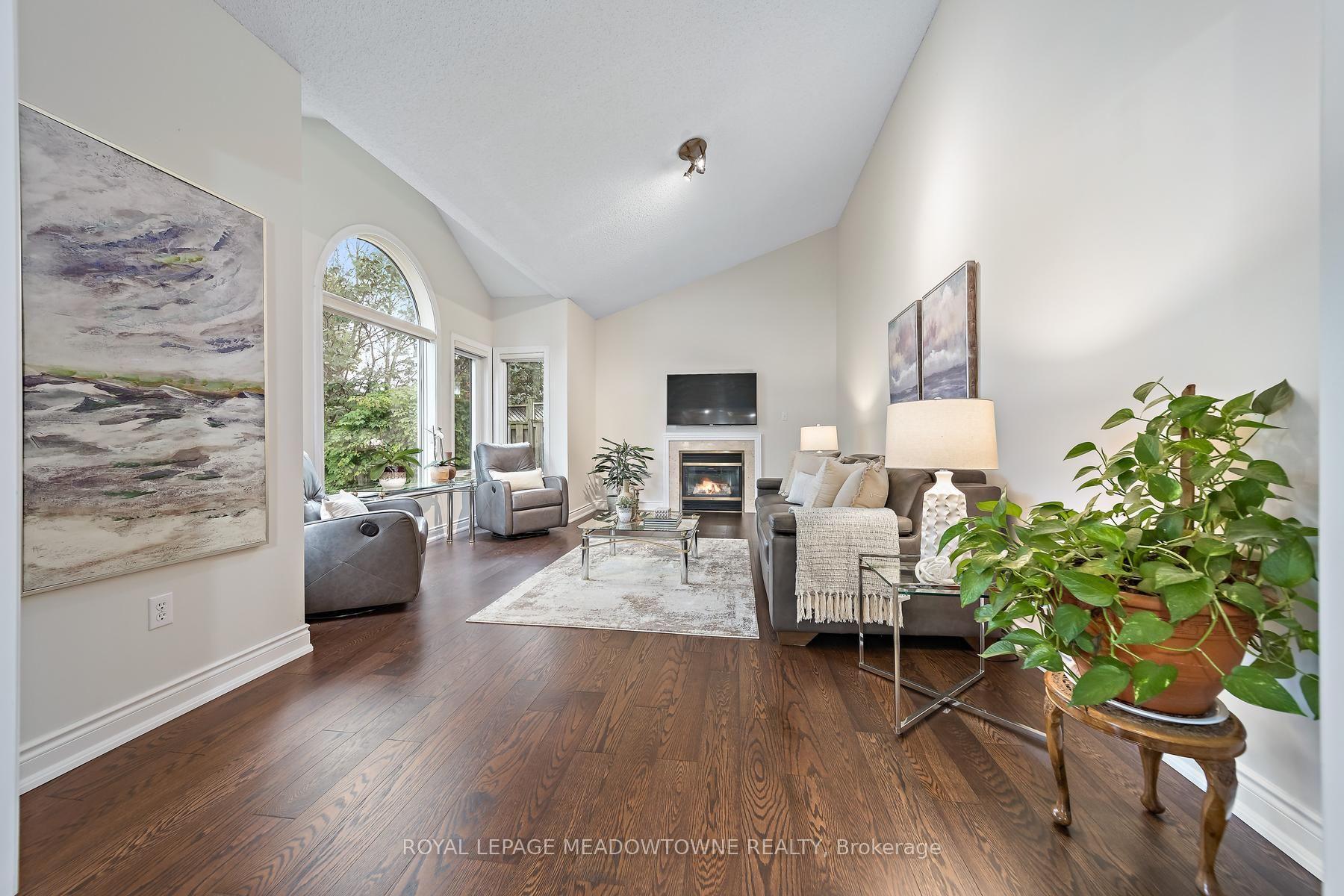 Photo 7 of 54 Grist Mill Drive, Halton Hills, Georgetown — HOMEH