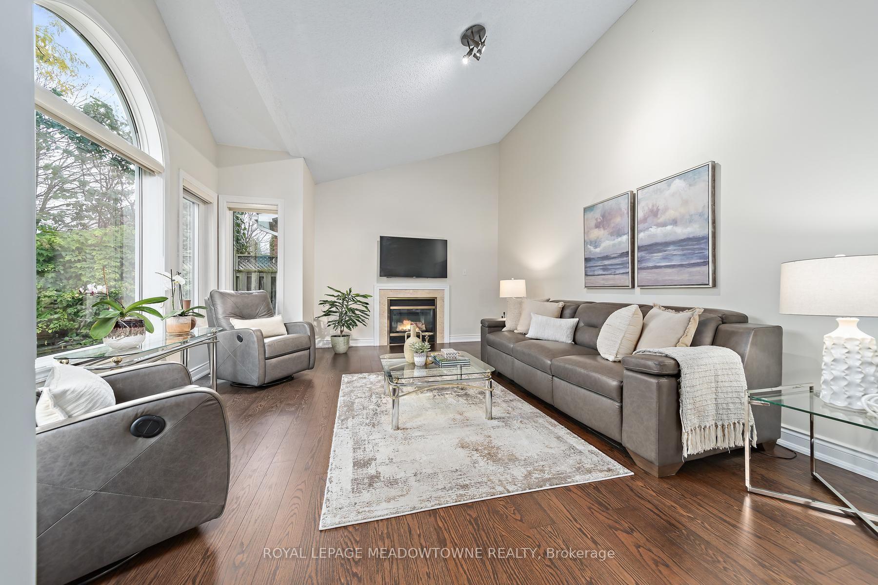 Photo 8 of 54 Grist Mill Drive, Halton Hills, Georgetown — HOMEH