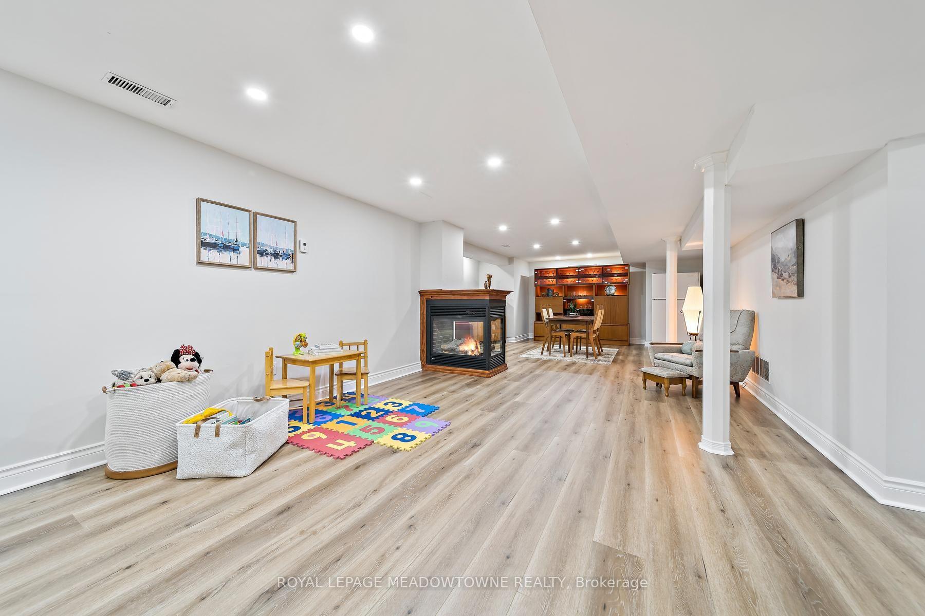 Photo 42 of 54 Grist Mill Drive, Halton Hills, Georgetown — HOMEH
