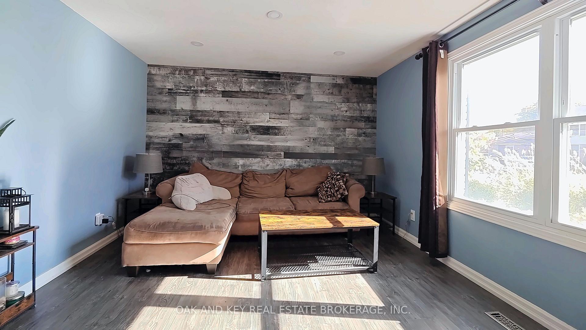 Photo 10 of 25 Timberlane Crescent, Kitchener, Forest Heights — HOMEH