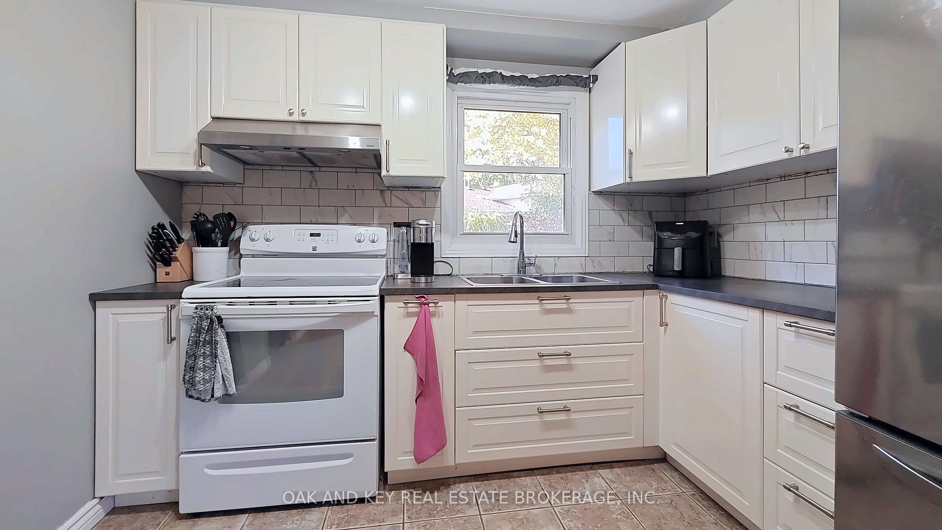 Photo 12 of 25 Timberlane Crescent, Kitchener, Forest Heights — HOMEH