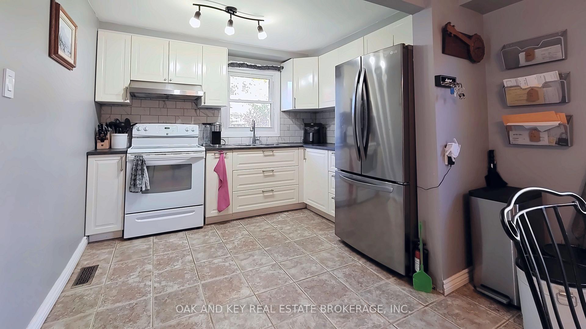 Photo 13 of 25 Timberlane Crescent, Kitchener, Forest Heights — HOMEH