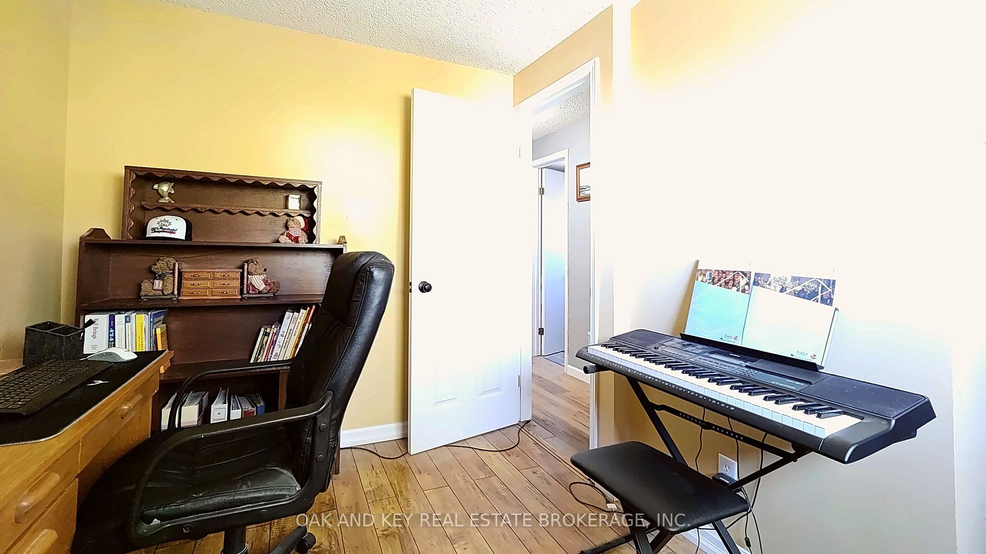 Photo 18 of 25 Timberlane Crescent, Kitchener, Forest Heights — HOMEH
