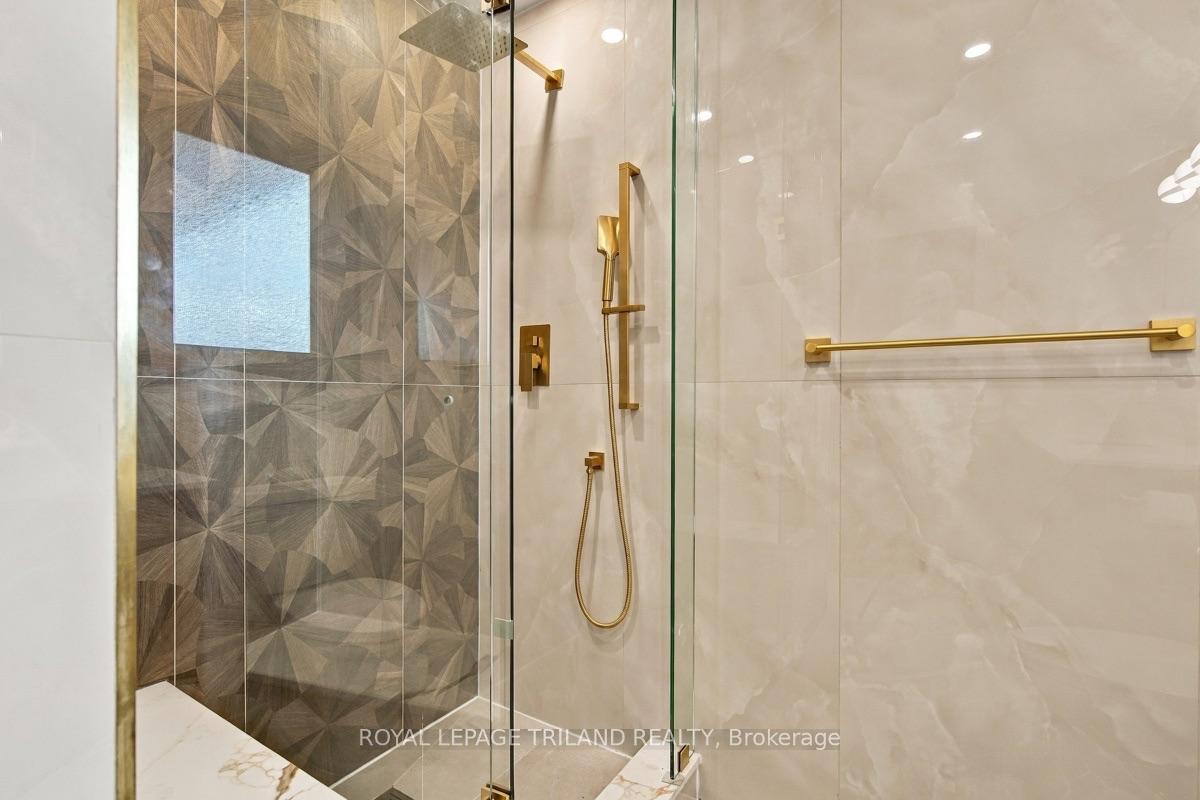 Photo 18 of 716 Franklinway Crescent, London, North R — HOMEH