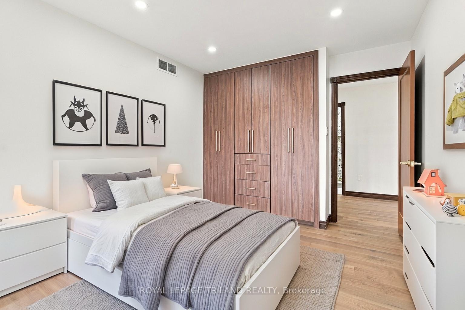 Photo 25 of 716 Franklinway Crescent, London, North R — HOMEH