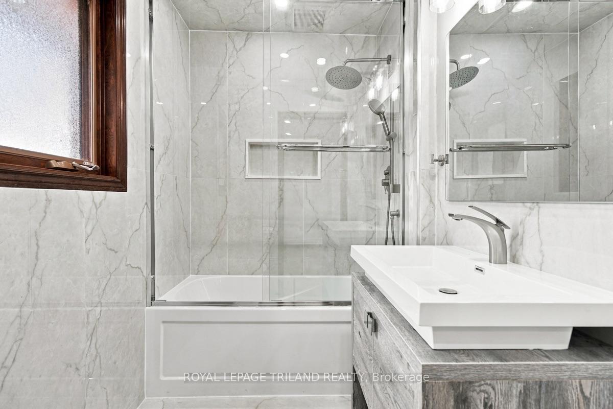 Photo 29 of 716 Franklinway Crescent, London, North R — HOMEH