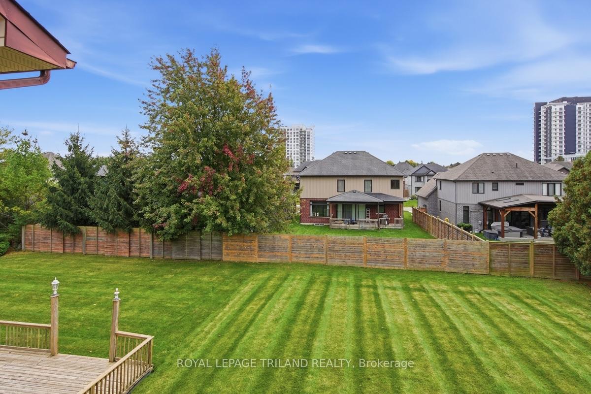 Photo 33 of 716 Franklinway Crescent, London, North R — HOMEH