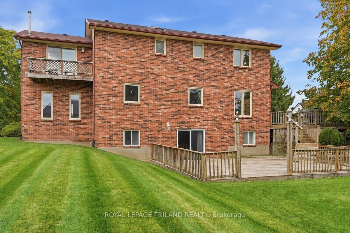 Photo 39 of 716 Franklinway Crescent, London, North R — HOMEH