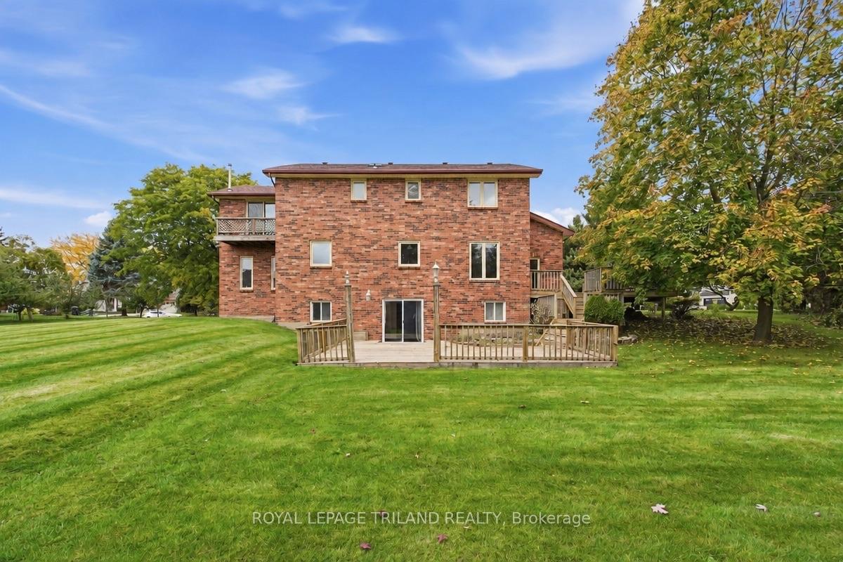 Photo 41 of 716 Franklinway Crescent, London, North R — HOMEH