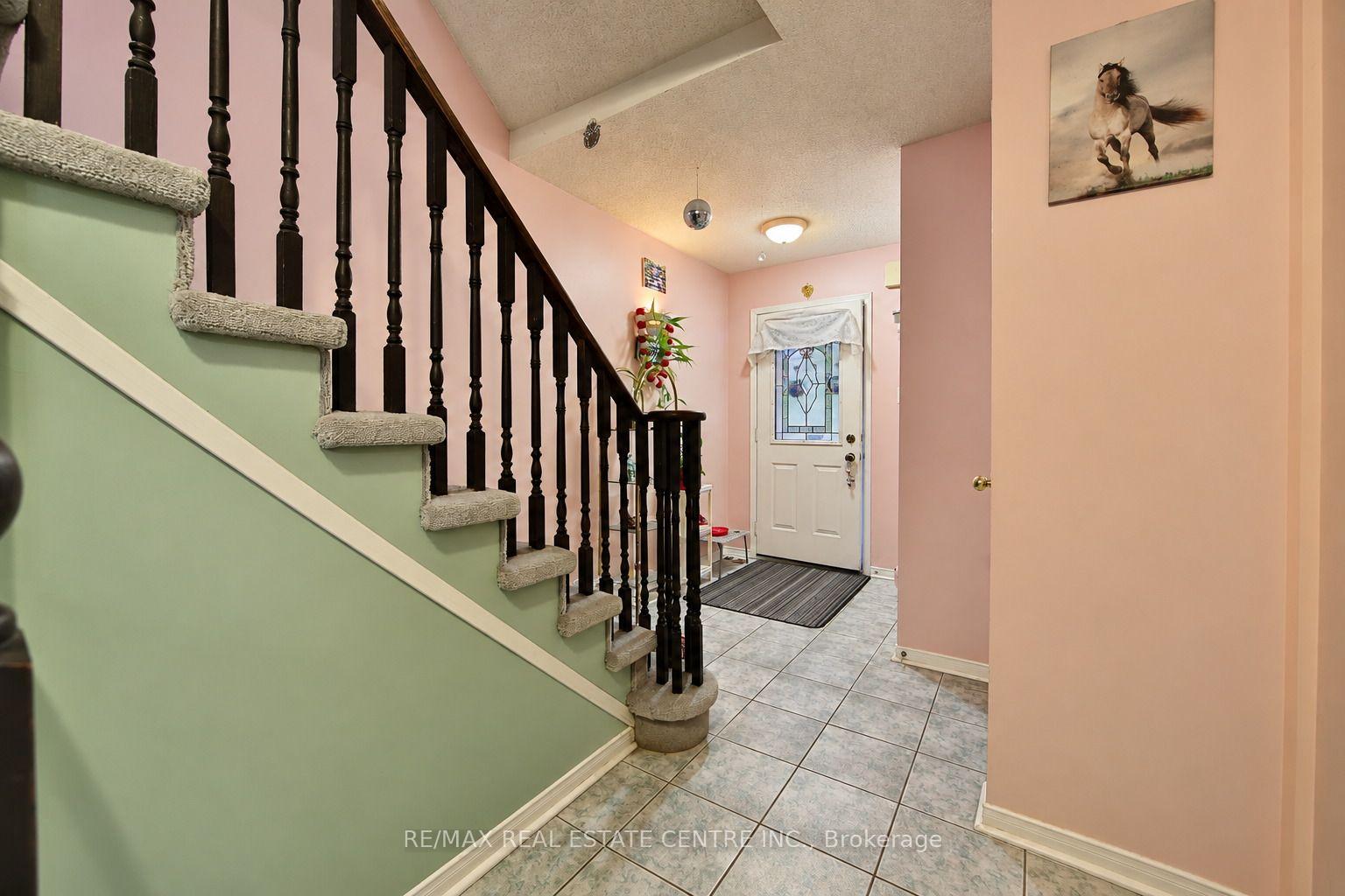 Photo 5 of 180 Cresthaven Road, Brampton, Snelgrove — HOMEH