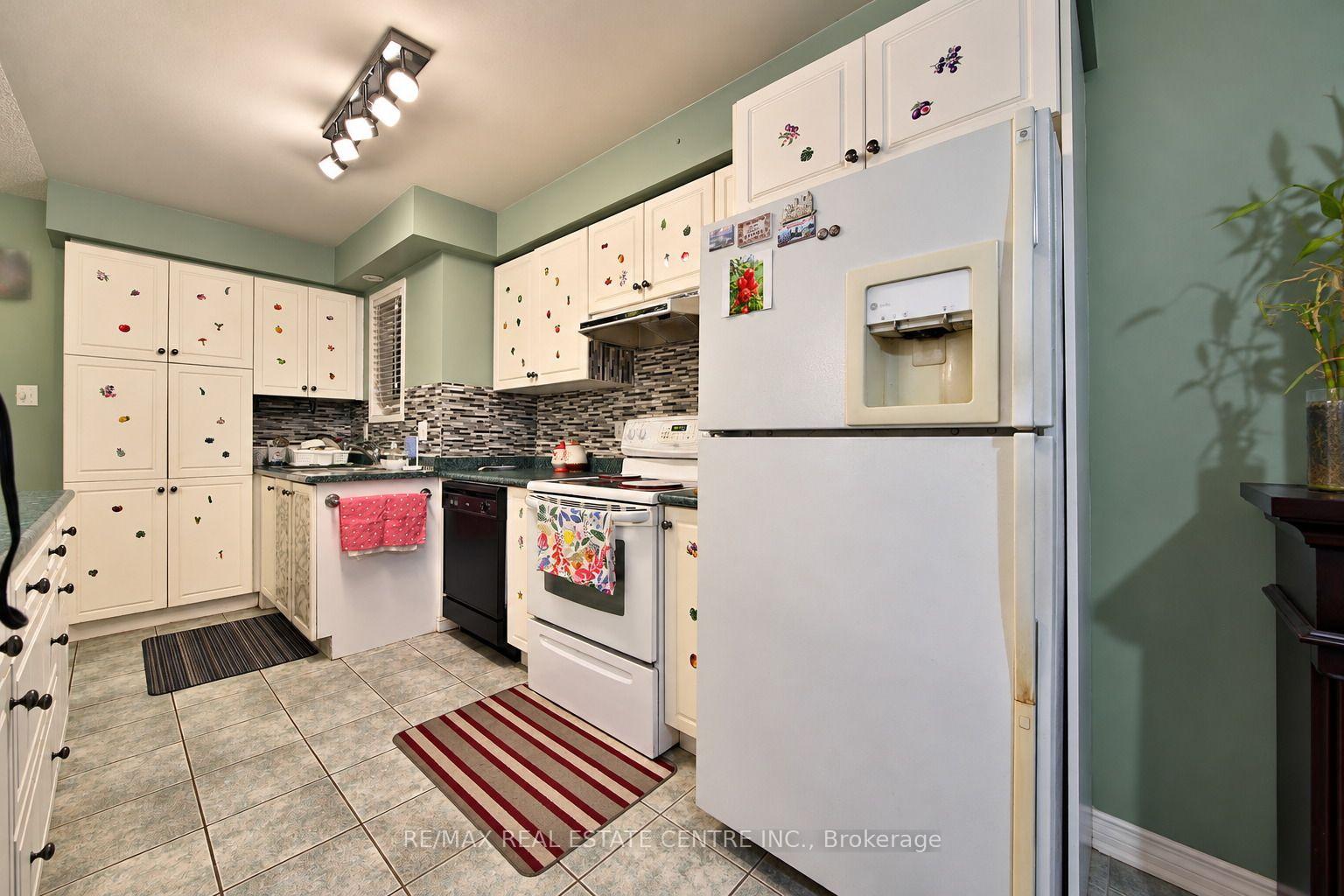 Photo 8 of 180 Cresthaven Road, Brampton, Snelgrove — HOMEH
