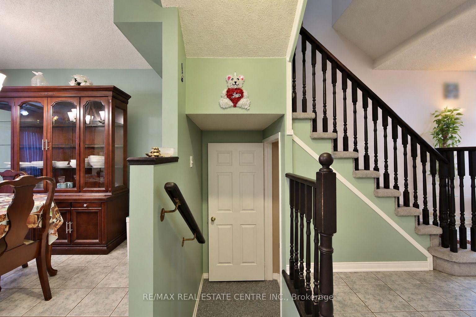 Photo 13 of 180 Cresthaven Road, Brampton, Snelgrove — HOMEH