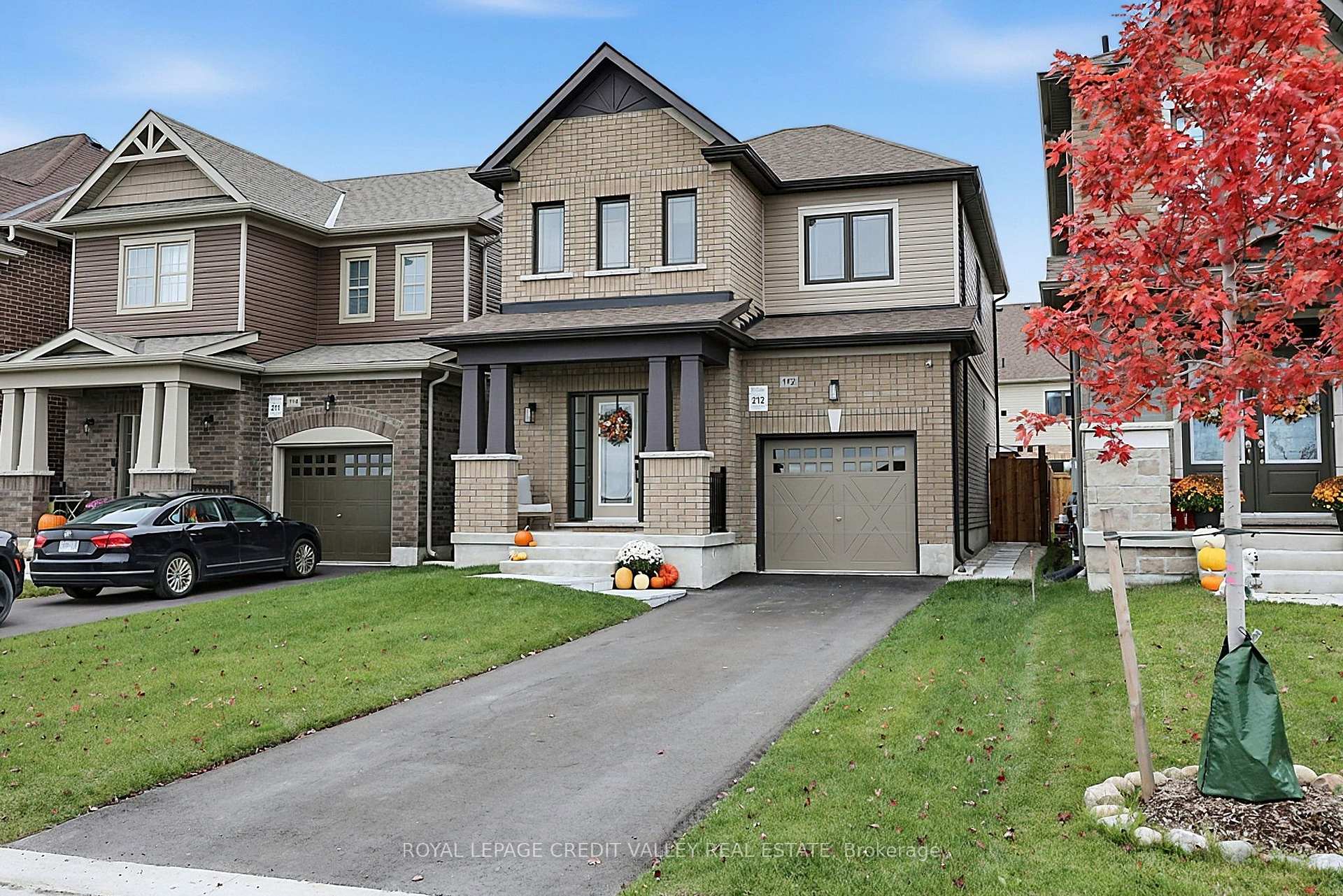 Photo 2 of 112 Lorne Thomas Place, New Tecumseth, Alliston — HOMEH