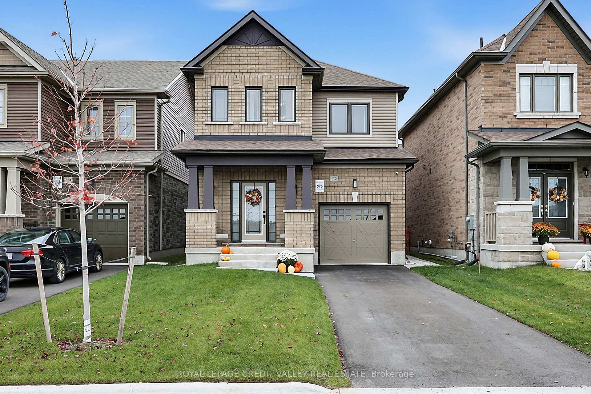 Photo 3 of 112 Lorne Thomas Place, New Tecumseth, Alliston — HOMEH