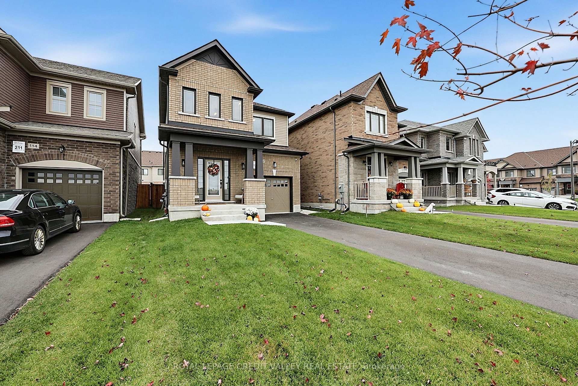 Photo 4 of 112 Lorne Thomas Place, New Tecumseth, Alliston — HOMEH
