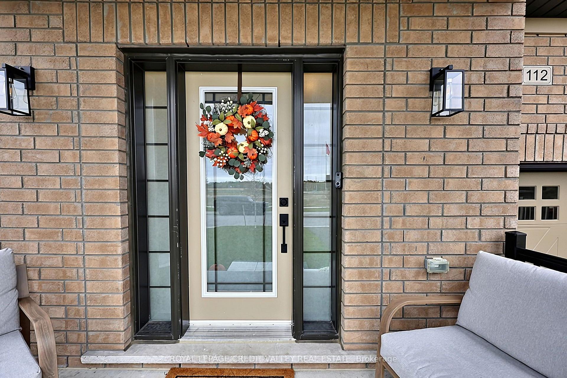 Photo 8 of 112 Lorne Thomas Place, New Tecumseth, Alliston — HOMEH