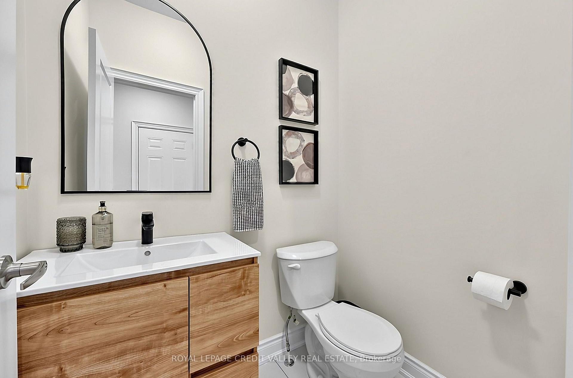 Photo 20 of 112 Lorne Thomas Place, New Tecumseth, Alliston — HOMEH