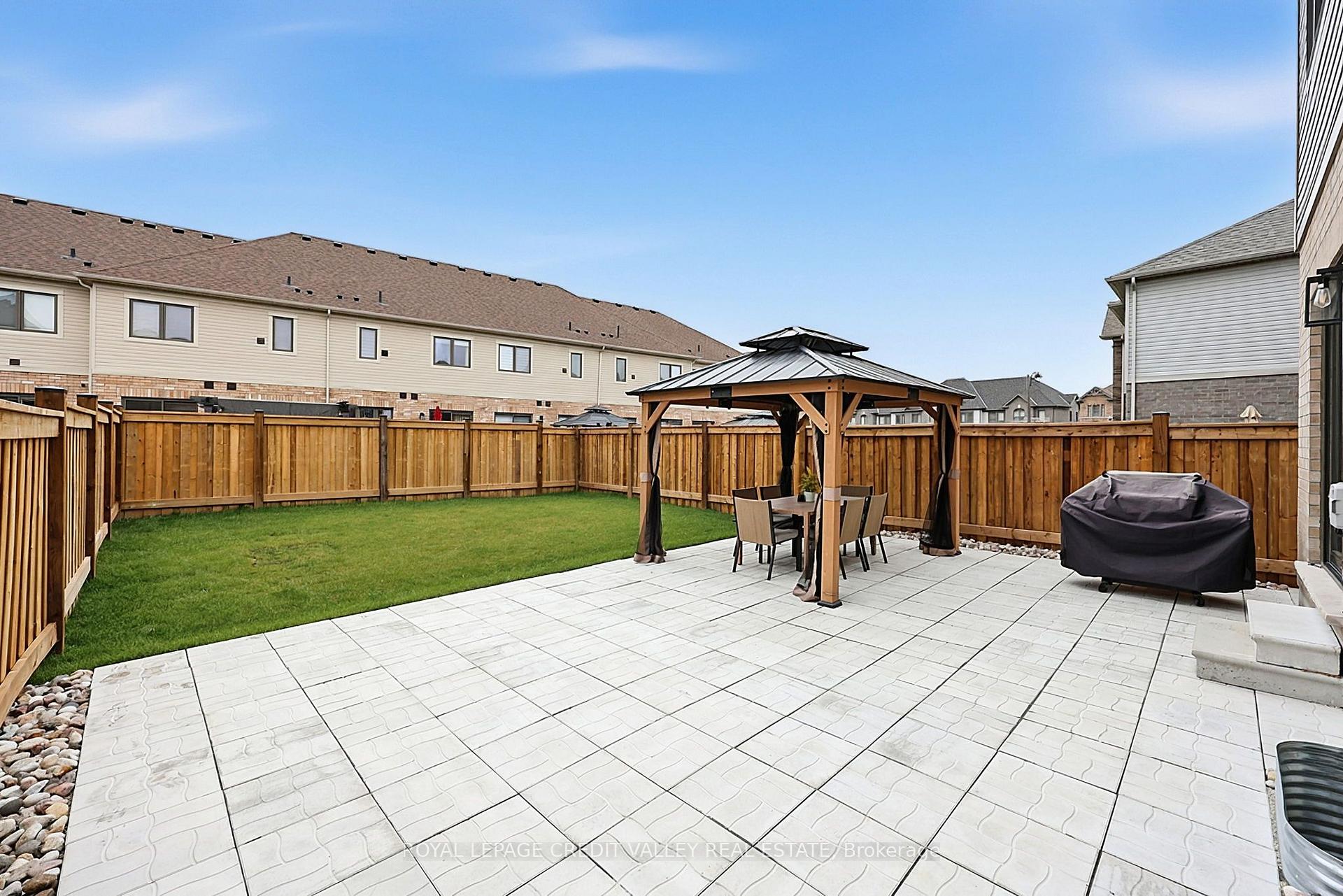Photo 35 of 112 Lorne Thomas Place, New Tecumseth, Alliston — HOMEH