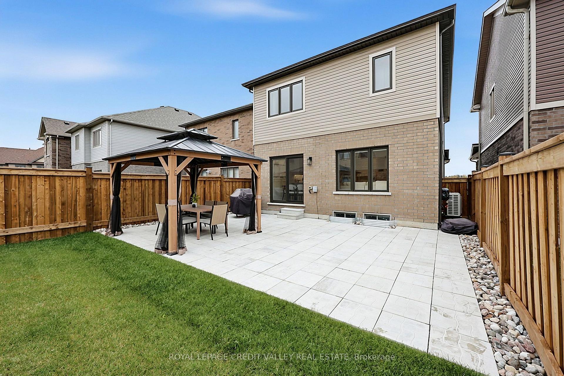 Photo 36 of 112 Lorne Thomas Place, New Tecumseth, Alliston — HOMEH