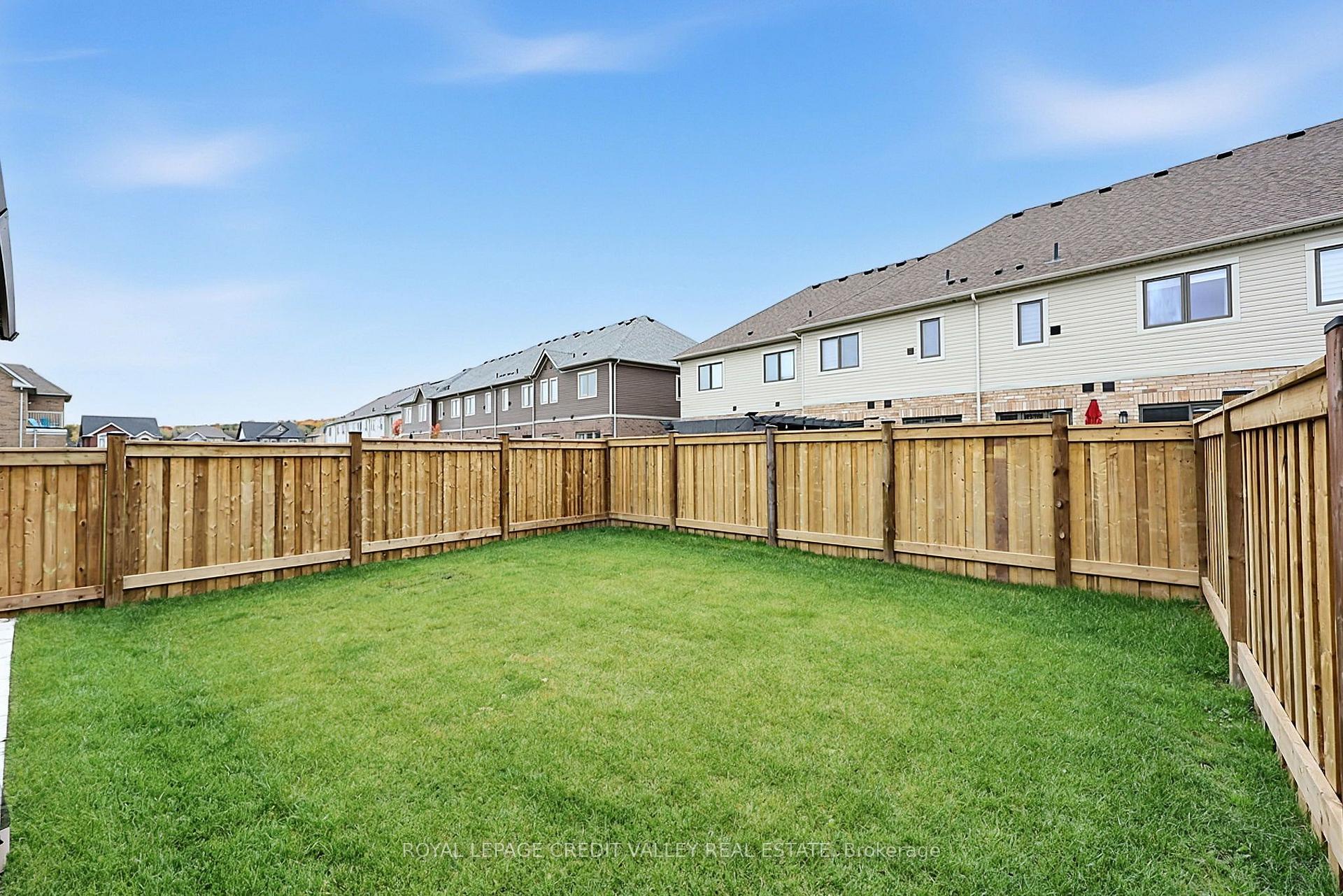 Photo 38 of 112 Lorne Thomas Place, New Tecumseth, Alliston — HOMEH