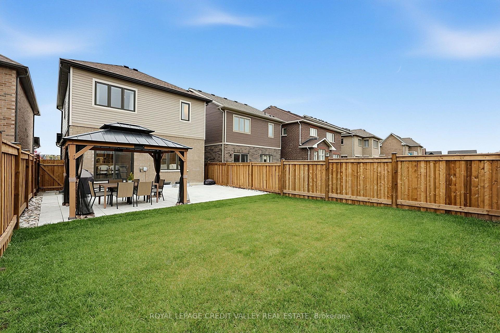 Photo 39 of 112 Lorne Thomas Place, New Tecumseth, Alliston — HOMEH