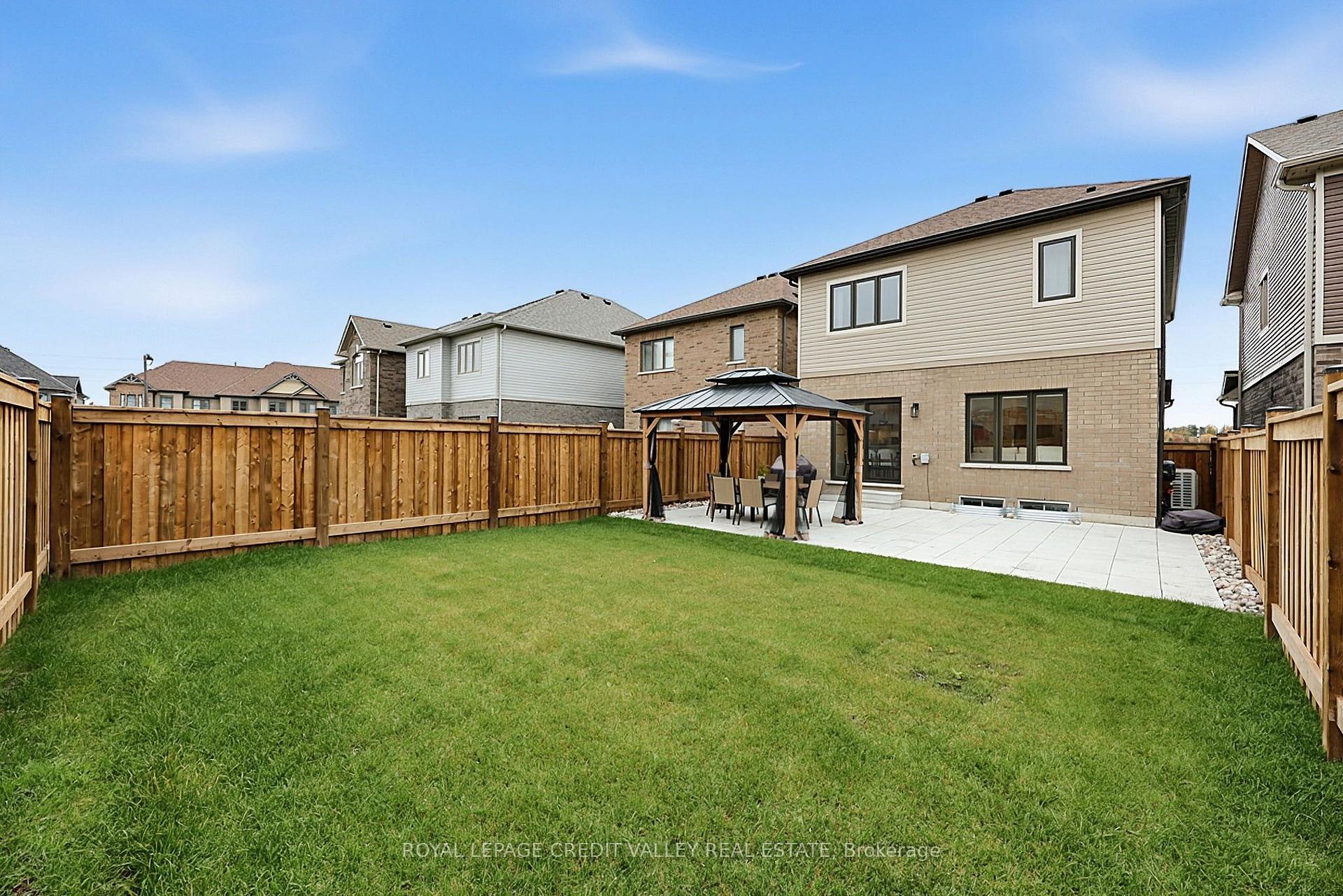 Photo 40 of 112 Lorne Thomas Place, New Tecumseth, Alliston — HOMEH