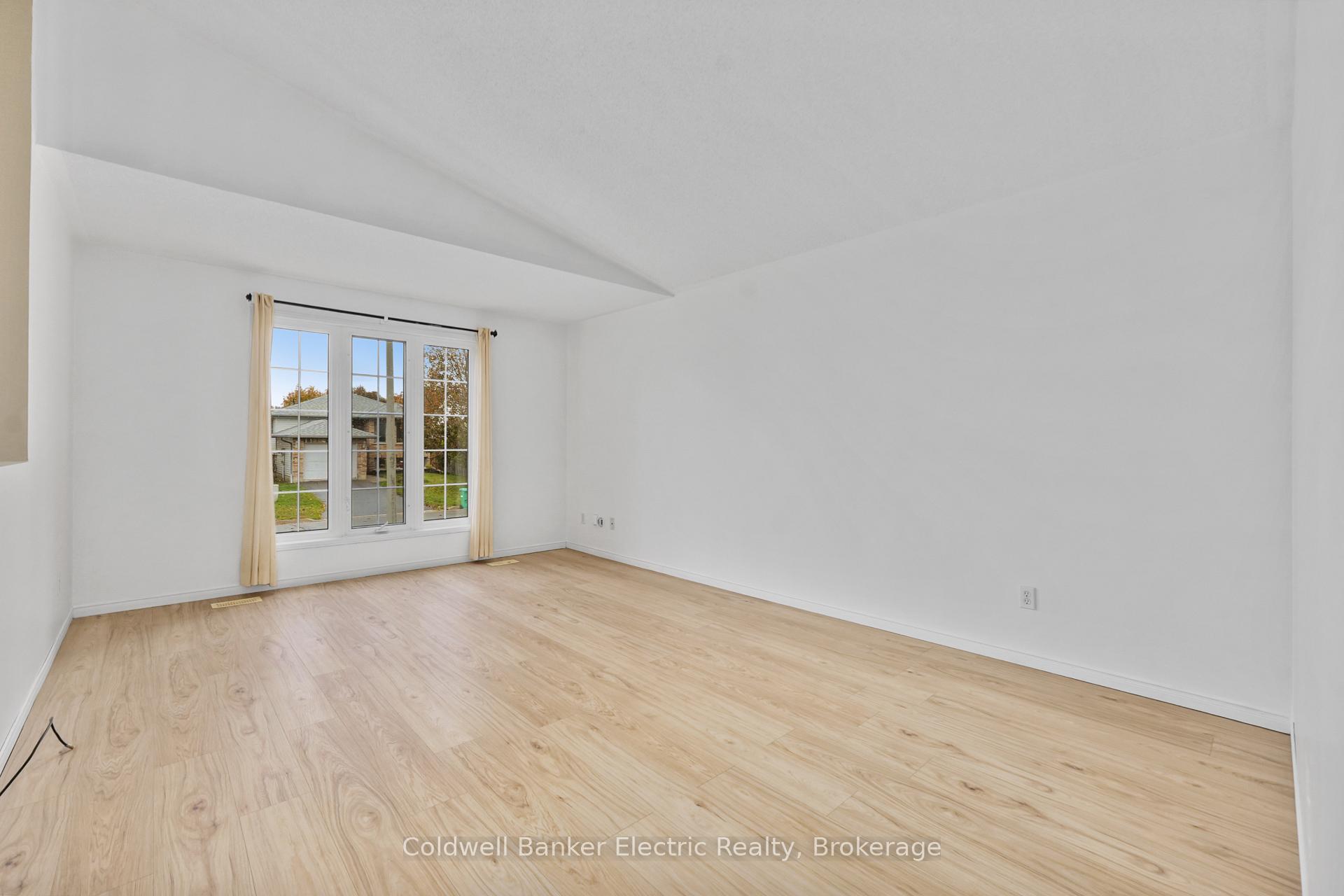 Photo 3 of 271 Dainton Drive, Peterborough, Ashburnham Ward 4 — HOMEH