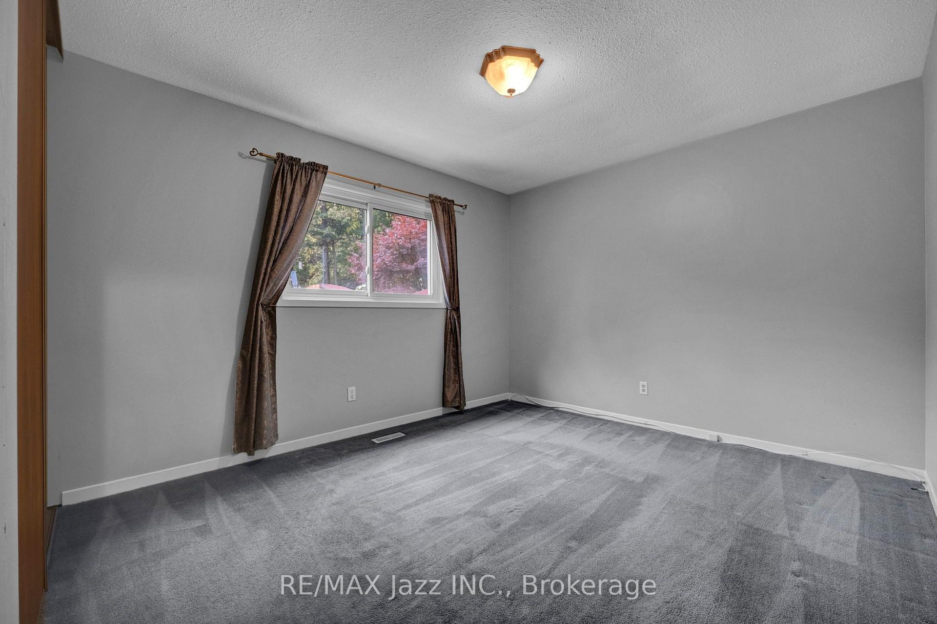 Photo 15 of 292 Limerick Street, Oshawa, Vanier — HOMEH