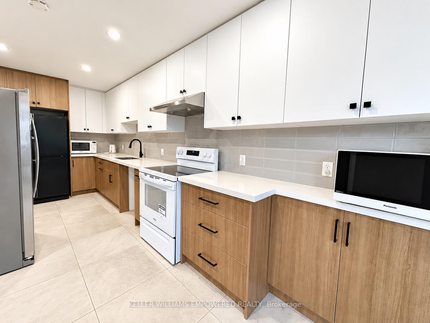 Photo 2 of 202 Stather Crescent, Markham, Milliken Mills East — HOMEH