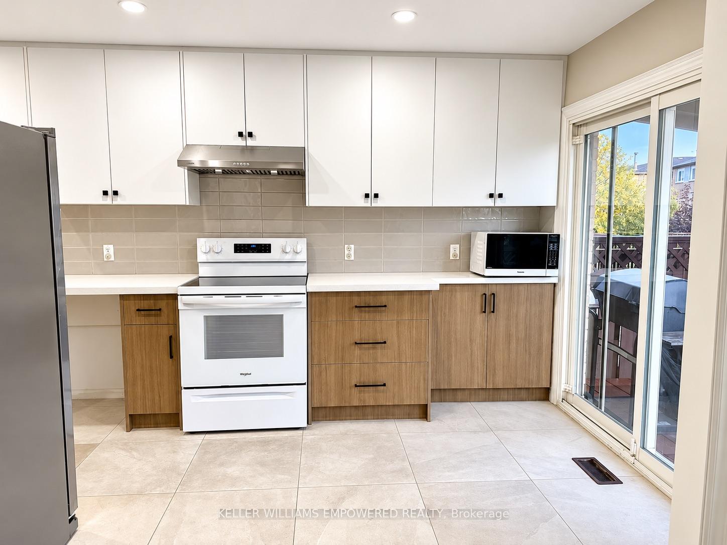 Photo 3 of 202 Stather Crescent, Markham, Milliken Mills East — HOMEH