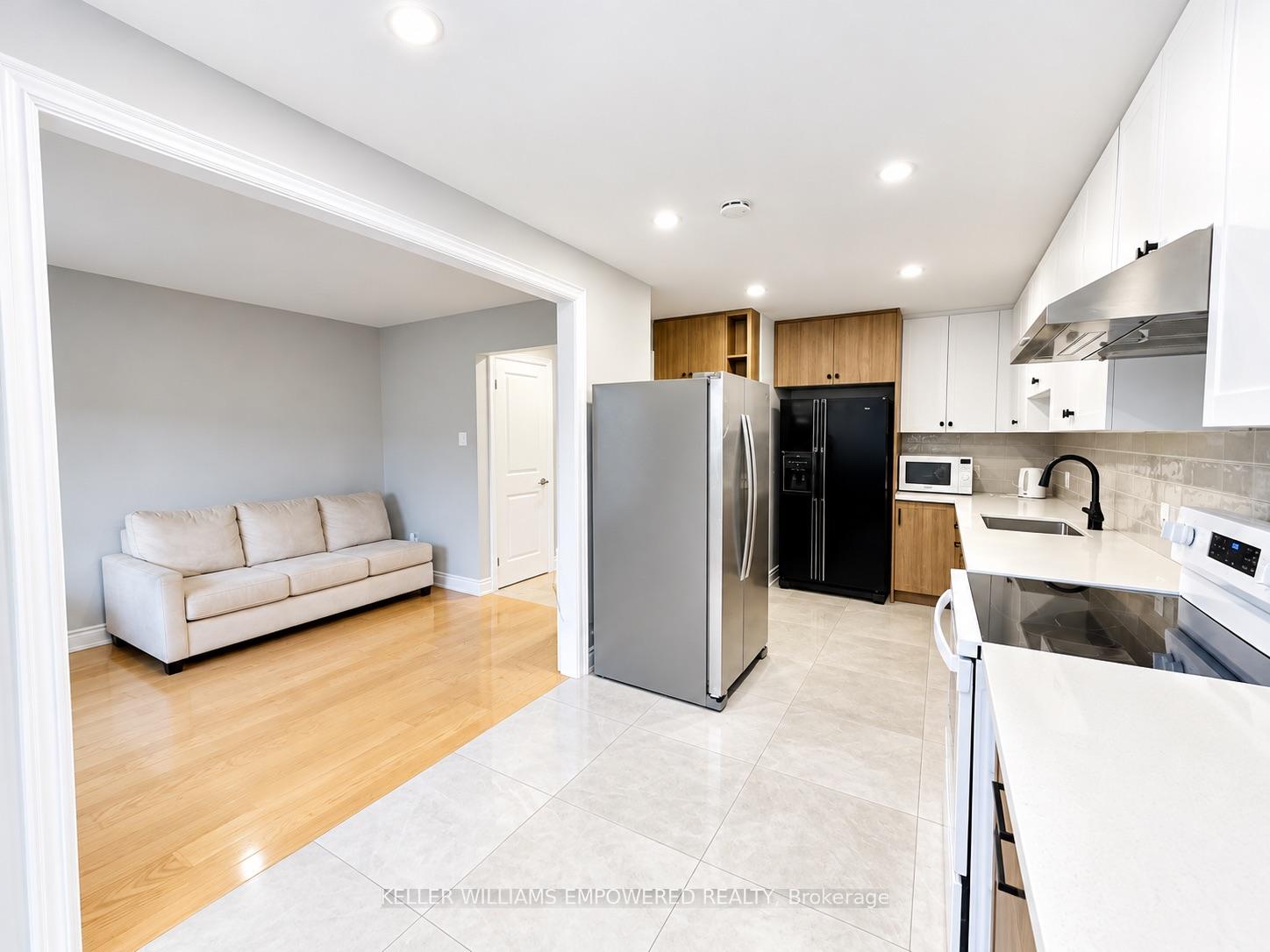 Photo 4 of 202 Stather Crescent, Markham, Milliken Mills East — HOMEH