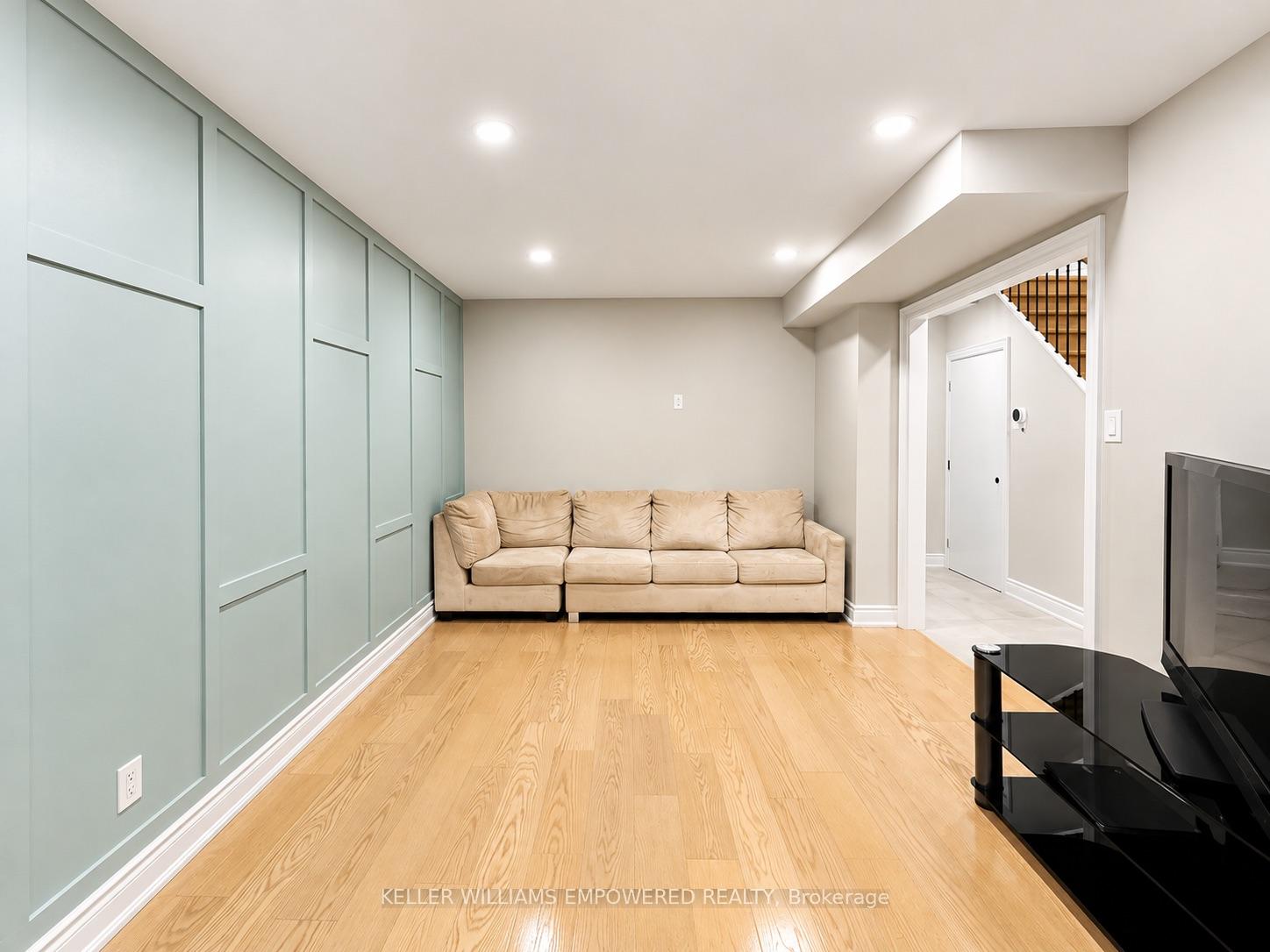 Photo 5 of 202 Stather Crescent, Markham, Milliken Mills East — HOMEH
