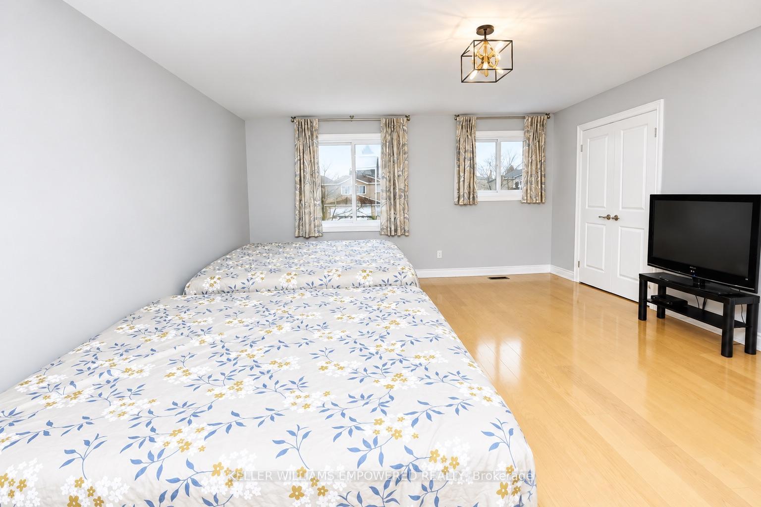 Photo 9 of 202 Stather Crescent, Markham, Milliken Mills East — HOMEH
