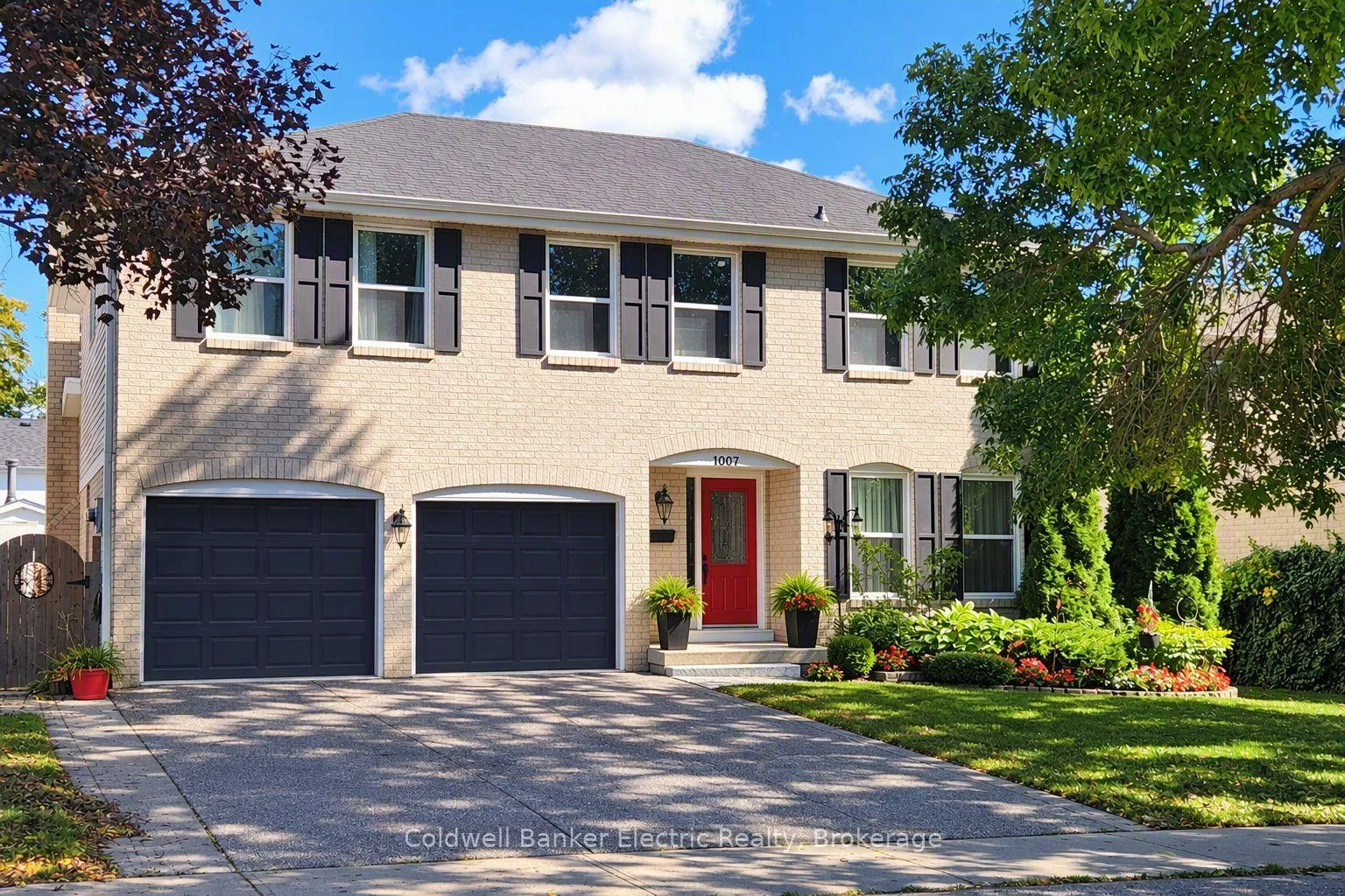 Photo of 1007 Moorelands Crescent