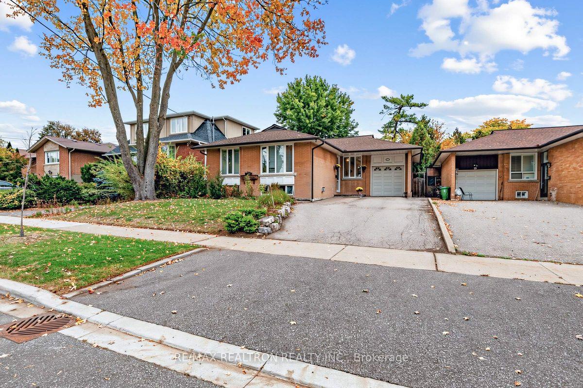 Photo 2 of 25 Massingham Road, Etobicoke, Eringate-Centennial-West Deane — HOMEH