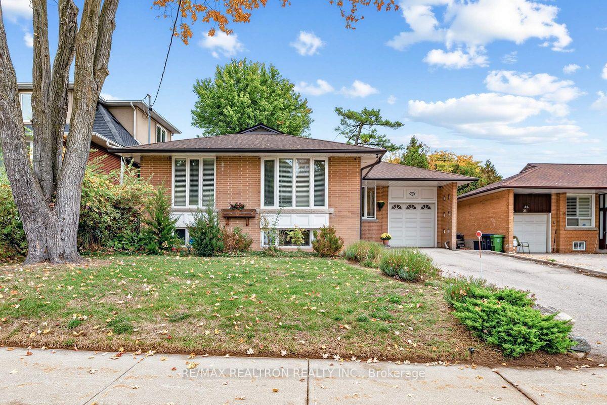 Photo 3 of 25 Massingham Road, Etobicoke, Eringate-Centennial-West Deane — HOMEH