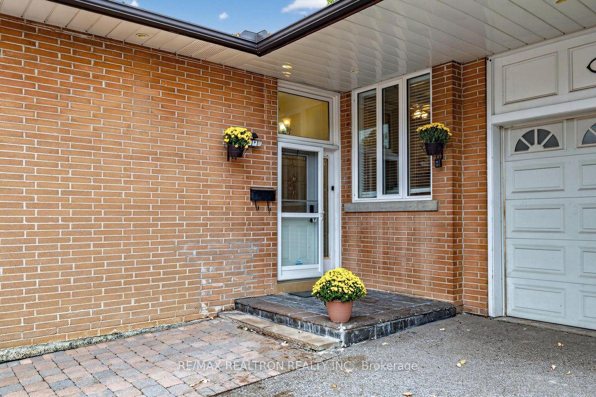 Photo 4 of 25 Massingham Road, Etobicoke, Eringate-Centennial-West Deane — HOMEH
