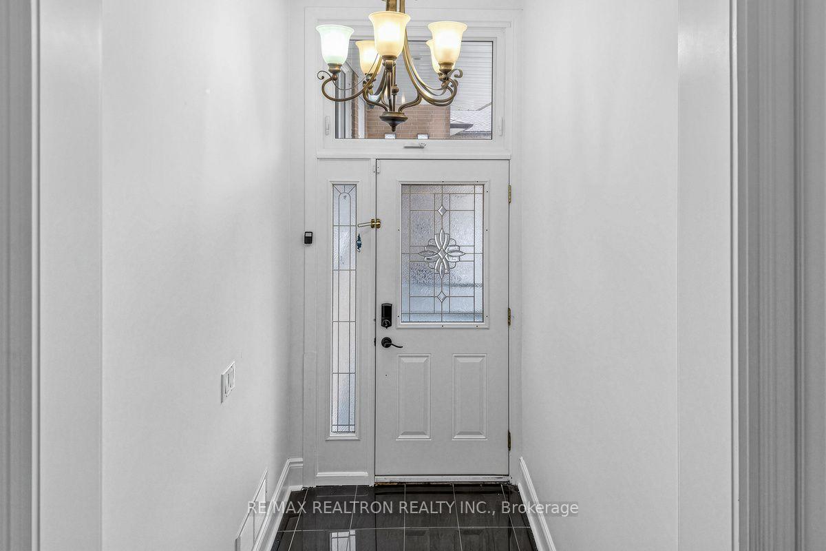 Photo 5 of 25 Massingham Road, Etobicoke, Eringate-Centennial-West Deane — HOMEH