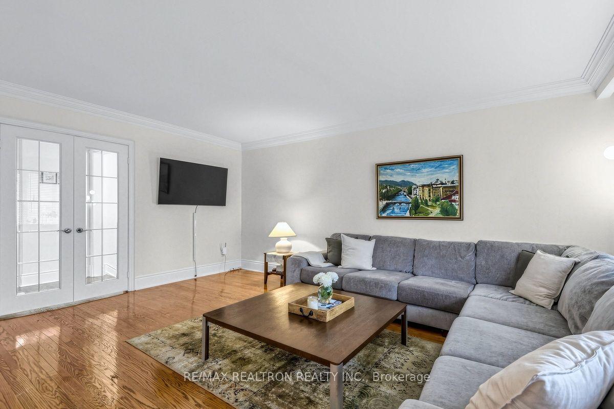 Photo 8 of 25 Massingham Road, Etobicoke, Eringate-Centennial-West Deane — HOMEH