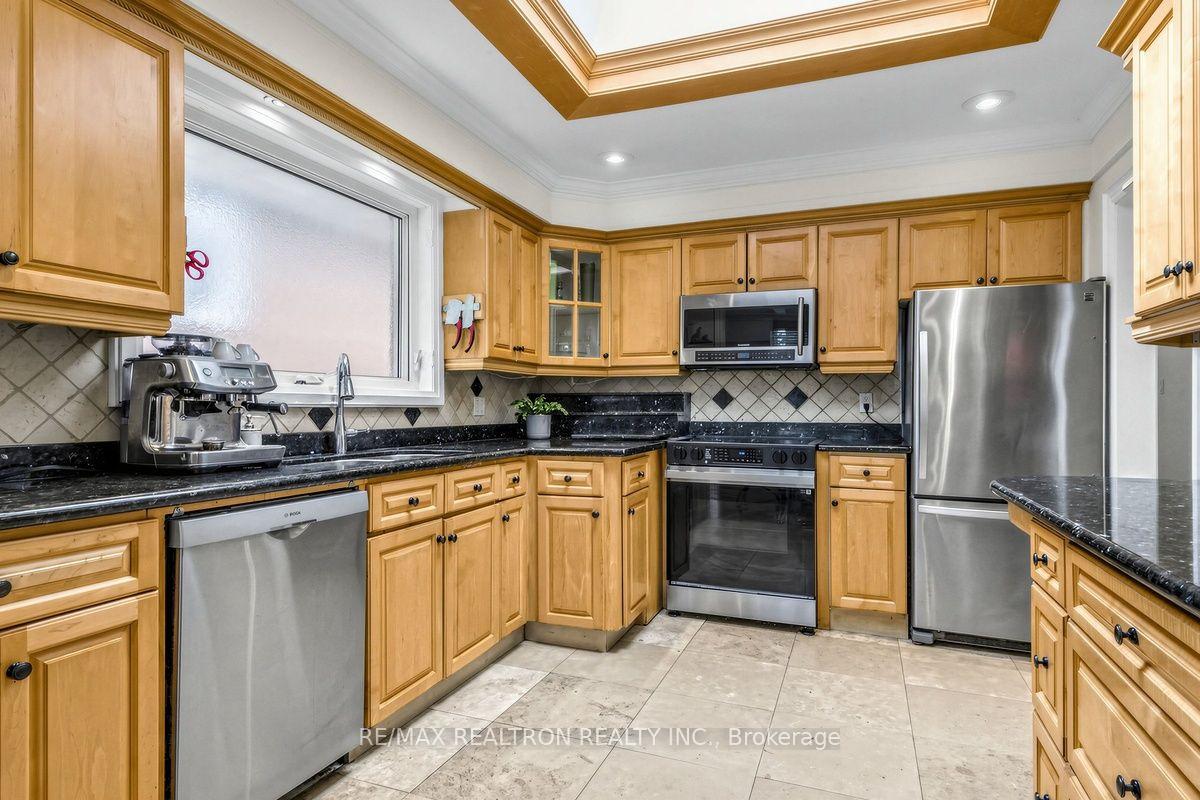 Photo 11 of 25 Massingham Road, Etobicoke, Eringate-Centennial-West Deane — HOMEH