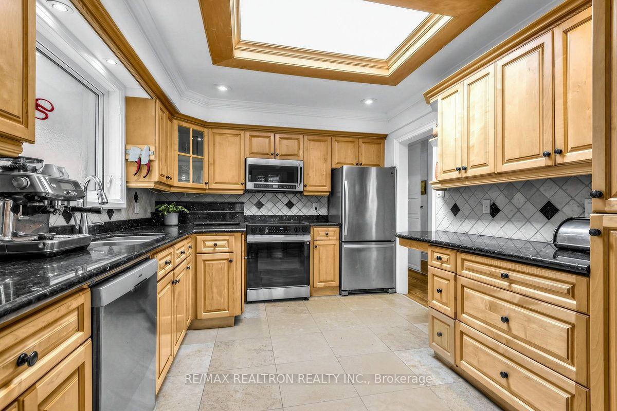 Photo 12 of 25 Massingham Road, Etobicoke, Eringate-Centennial-West Deane — HOMEH