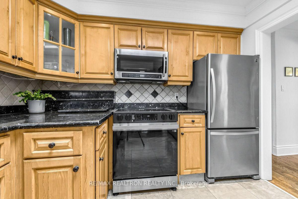 Photo 13 of 25 Massingham Road, Etobicoke, Eringate-Centennial-West Deane — HOMEH
