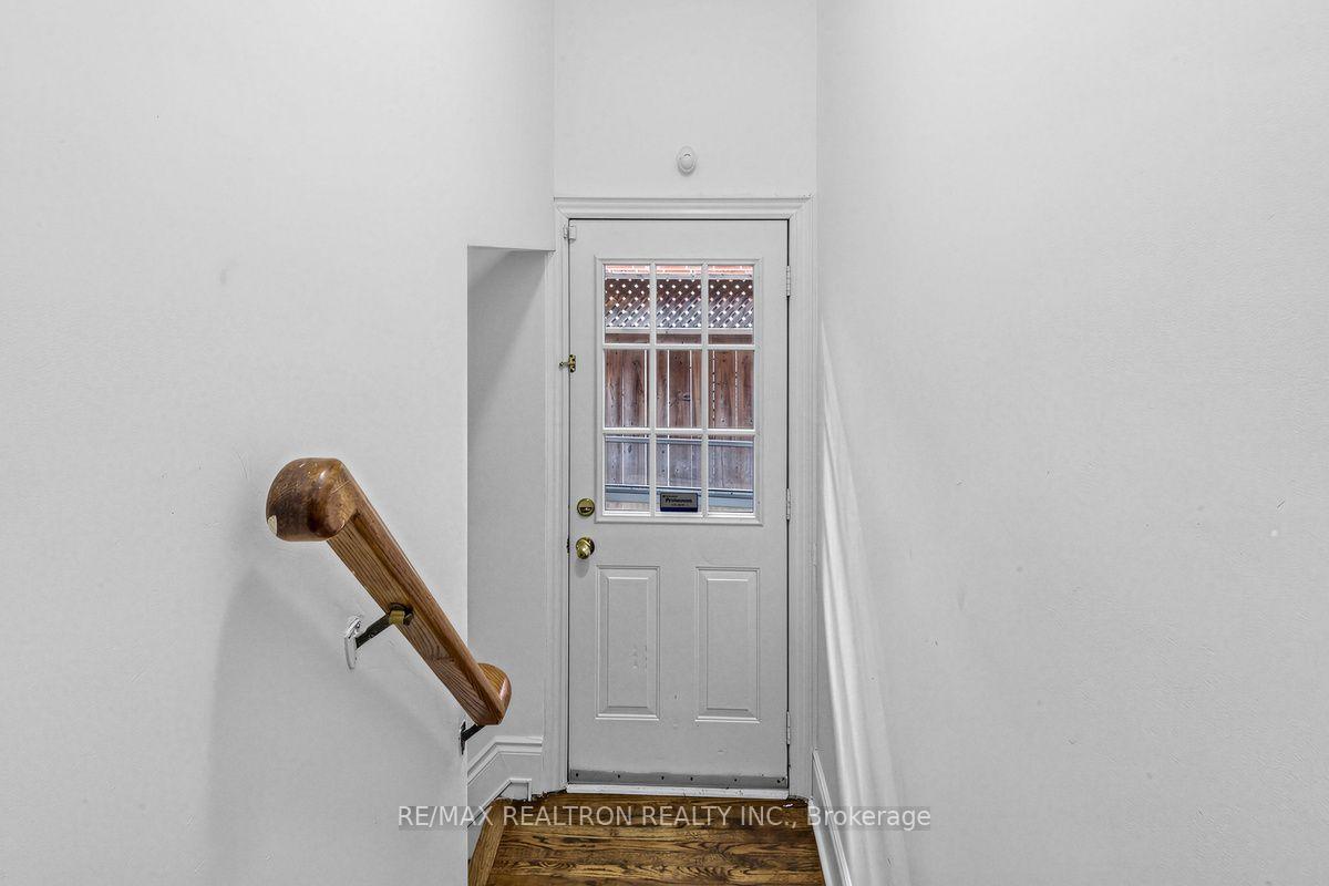 Photo 15 of 25 Massingham Road, Etobicoke, Eringate-Centennial-West Deane — HOMEH