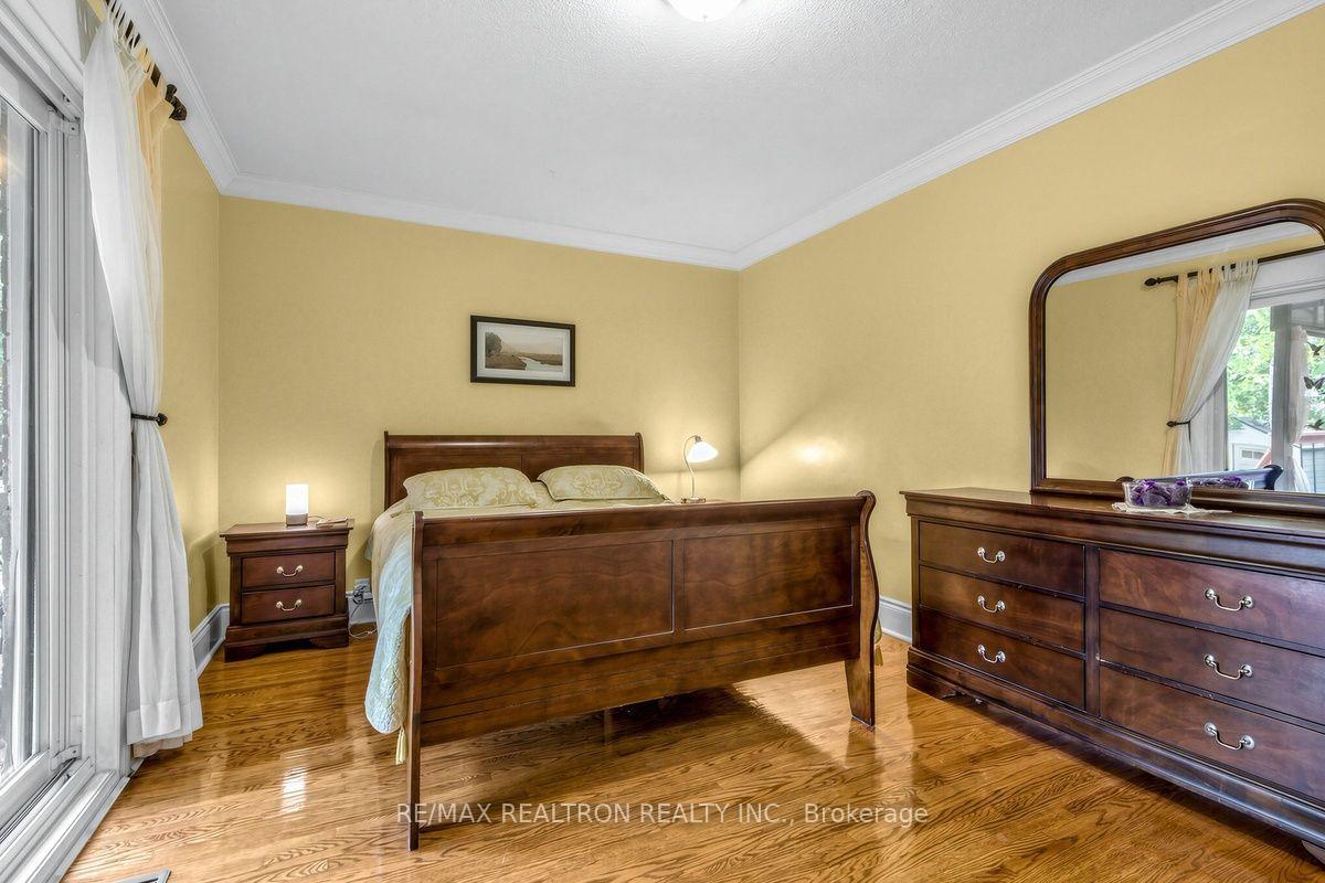 Photo 17 of 25 Massingham Road, Etobicoke, Eringate-Centennial-West Deane — HOMEH