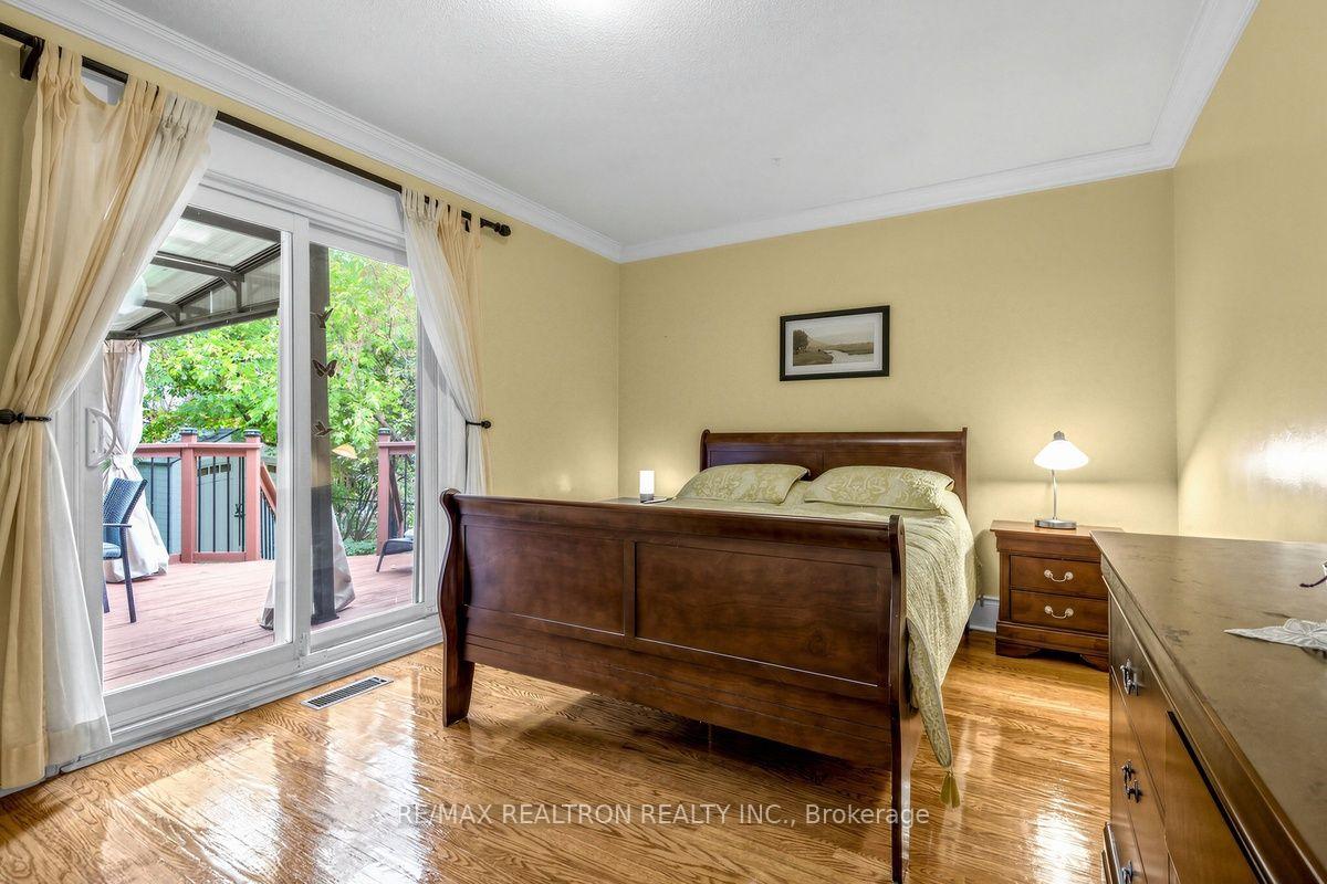 Photo 16 of 25 Massingham Road, Etobicoke, Eringate-Centennial-West Deane — HOMEH