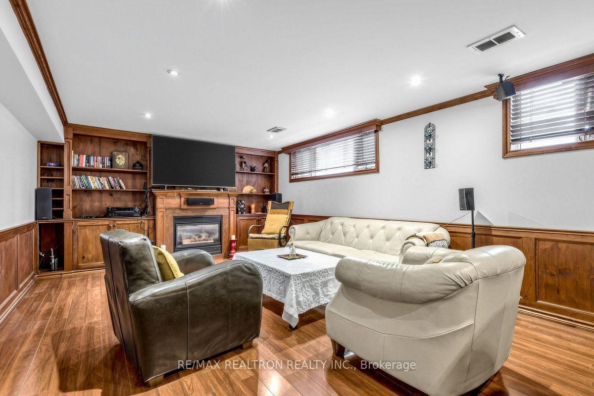 Photo 21 of 25 Massingham Road, Etobicoke, Eringate-Centennial-West Deane — HOMEH